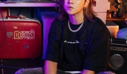 爆料王嘉尔博主视频,爆料博主视频带你探秘明星生活